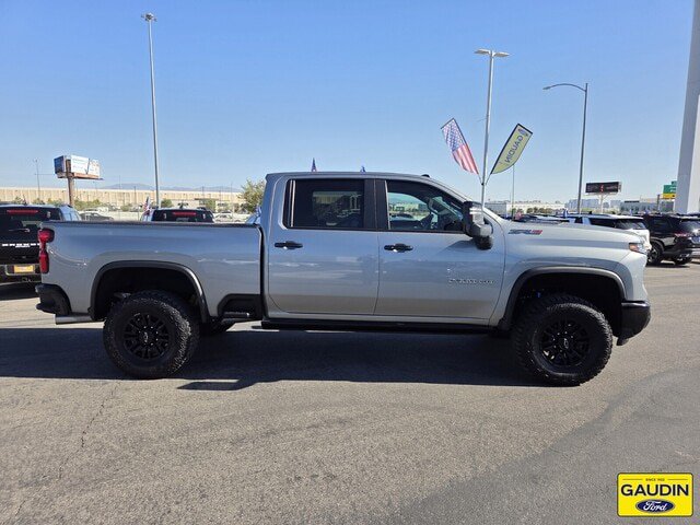 Used 2024 Chevrolet Silverado 2500 ZR2 w/ Technology Package AWD/4WD image 8