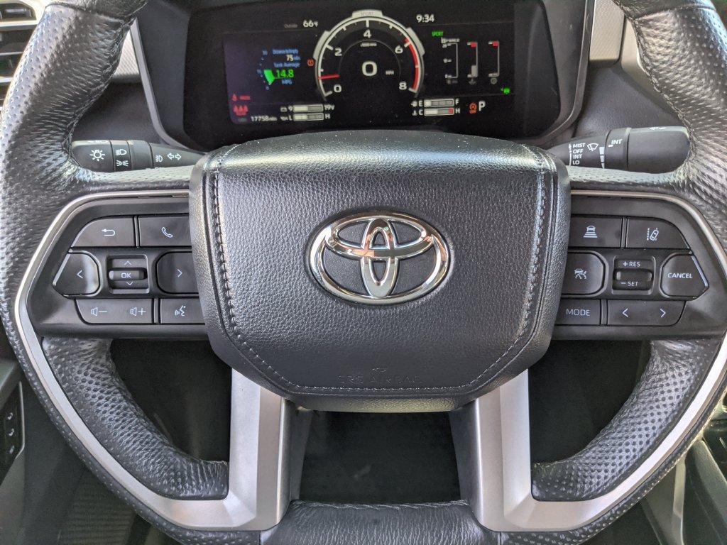 Used 2025 Toyota Tundra Limited AWD/4WD image 12