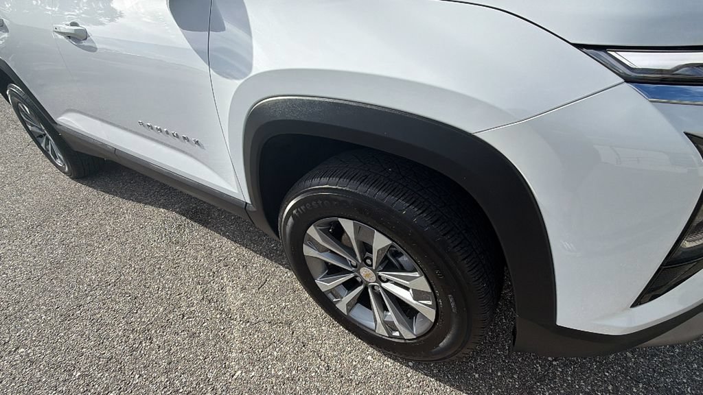Used 2026 Chevrolet Equinox LT FWD image 10