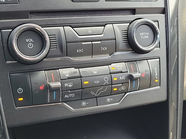 Certified 2018 Ford Explorer XLT w/ Equipment Group 202A FWD image 30