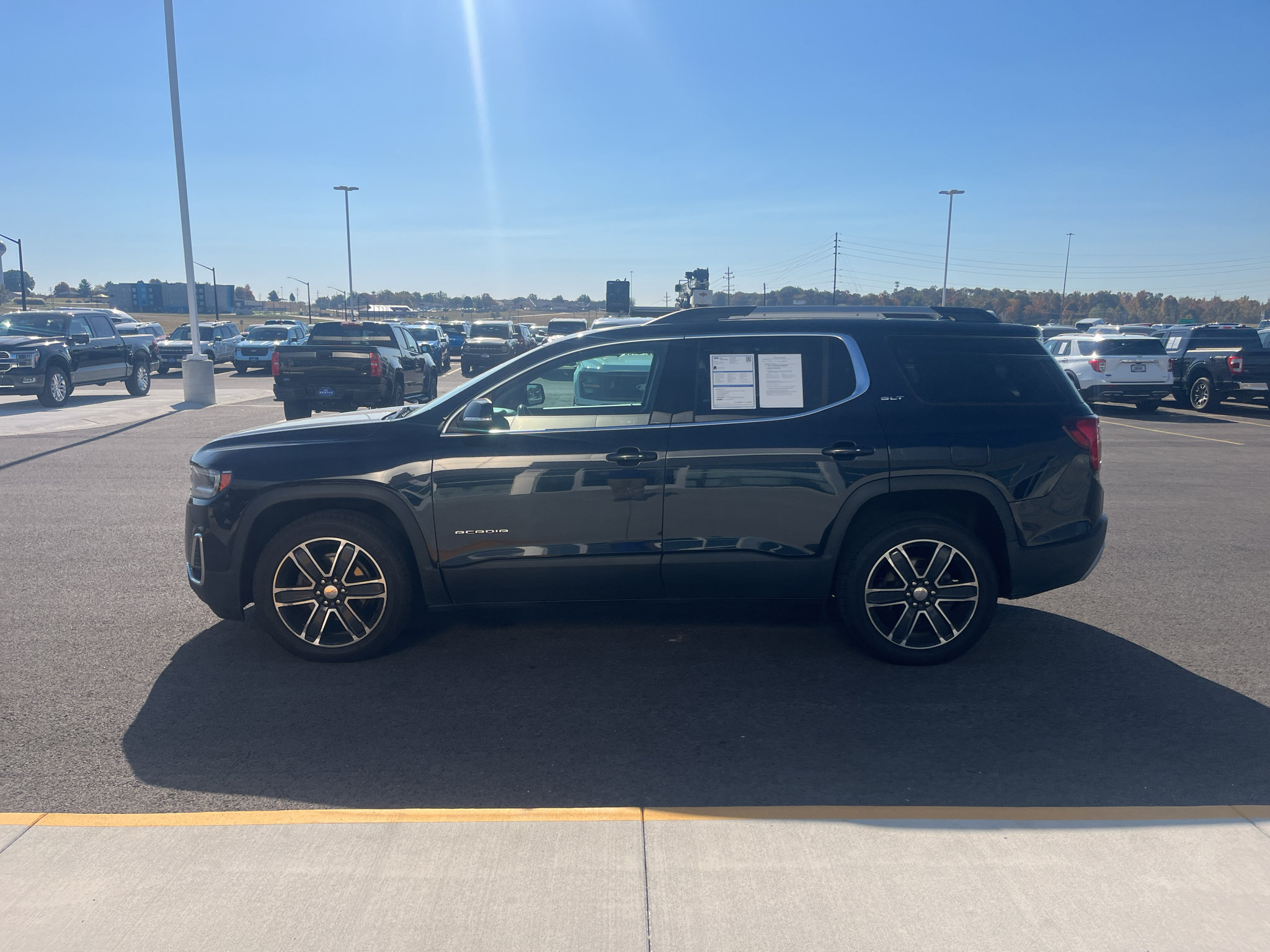 Used 2021 GMC Acadia SLT w/ Technology Package AWD/4WD image 8
