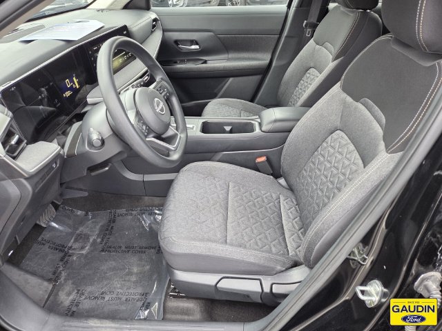 Used 2025 Nissan Kicks SV FWD image 11