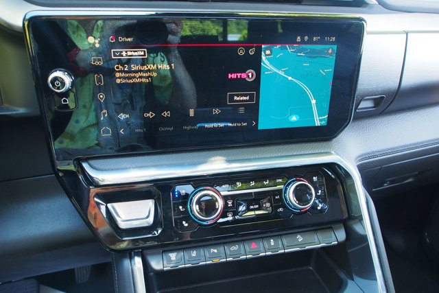 Used 2024 GMC Sierra 2500 Denali w/ Technology Package AWD/4WD image 27