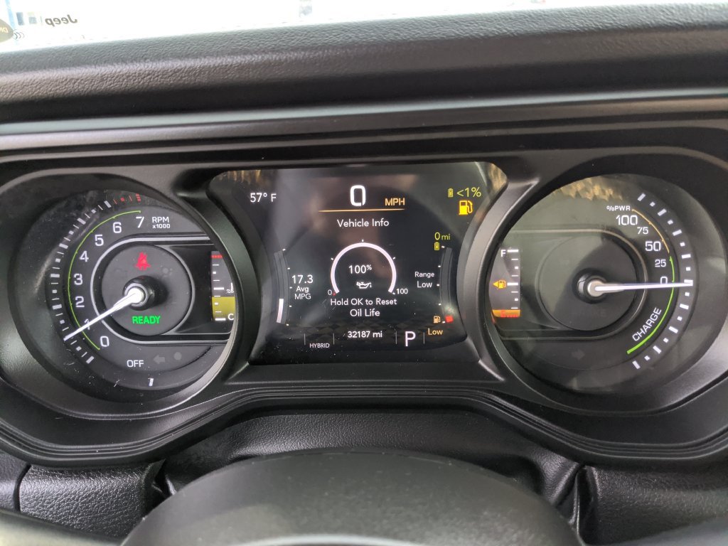 Used 2024 Jeep Wrangler Unlimited Sahara w/ Technology Group AWD/4WD image 12