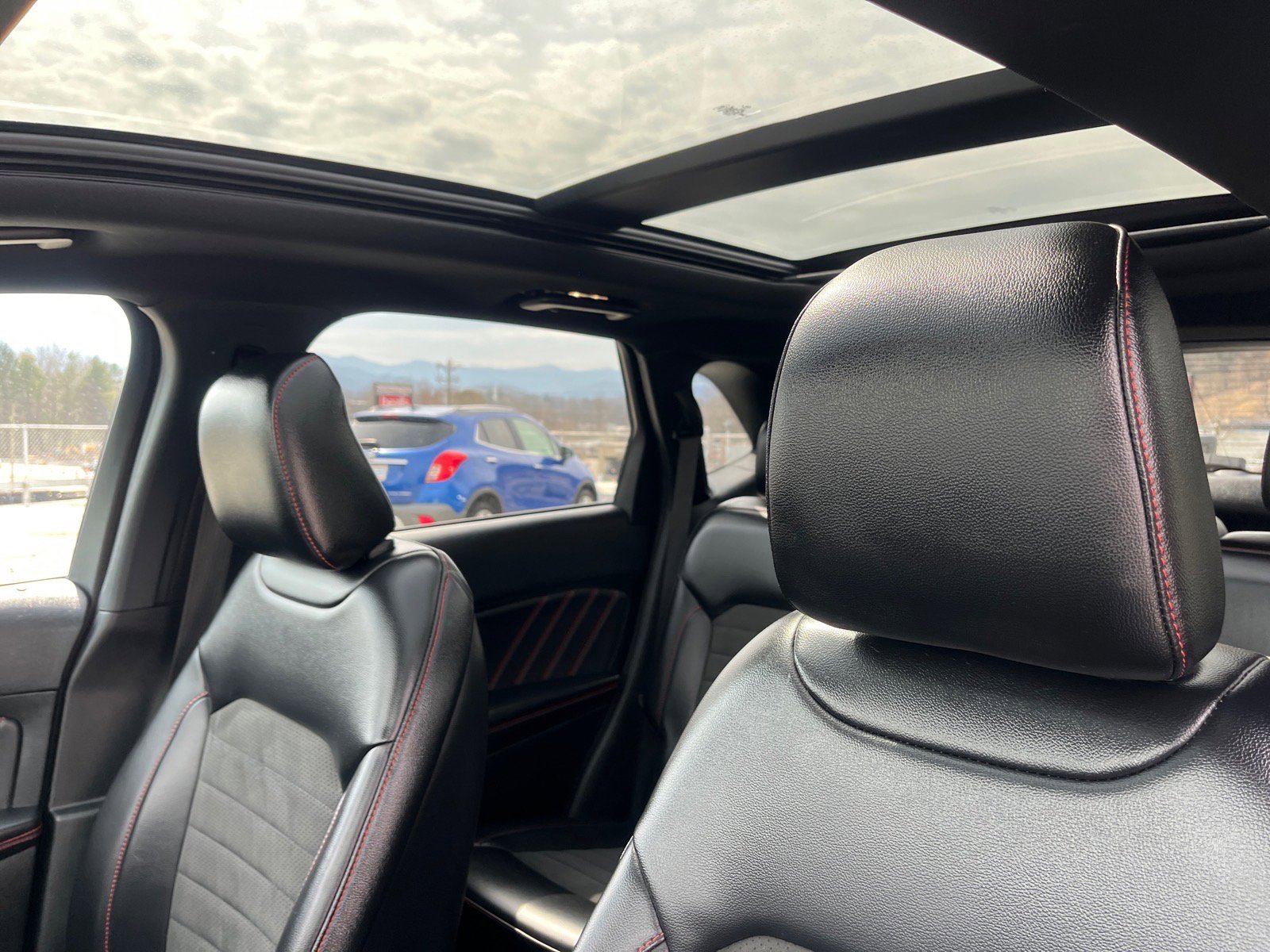 Certified 2024 Ford Edge ST-Line image 7