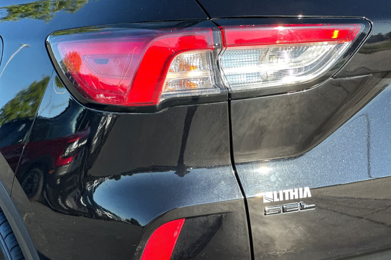 Certified 2022 Ford Escape SEL w/ SEL Stealth AWD Package image 28