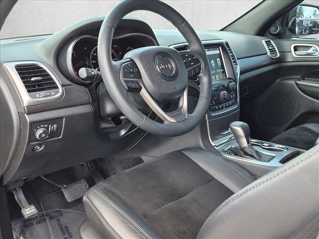 Used 2018 Jeep Grand Cherokee Altitude RWD image 10