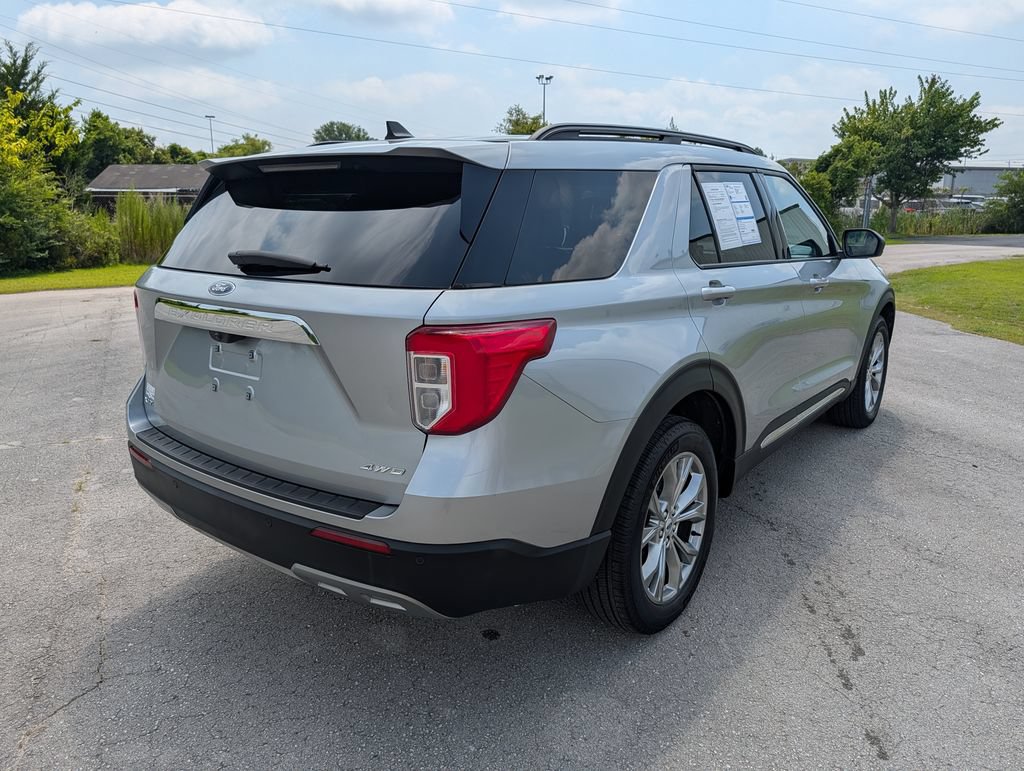 Certified 2023 Ford Explorer XLT w/ Equipment Group 202A AWD/4WD image 3