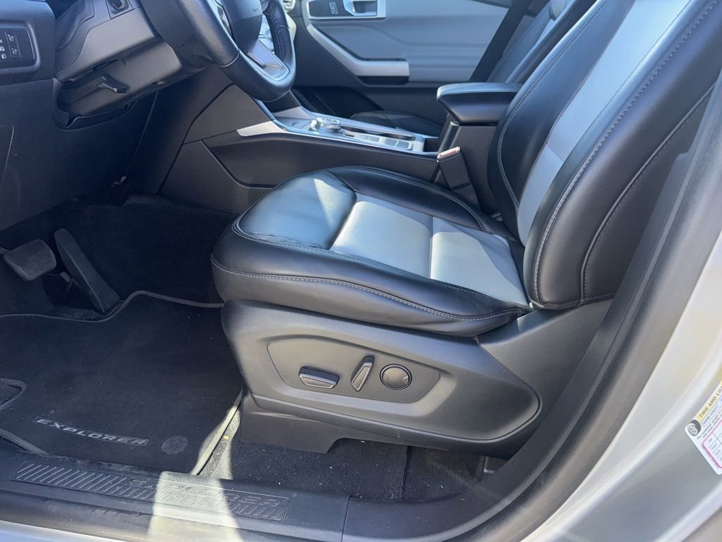 Certified 2022 Ford Explorer XLT w/ Equipment Group 202A image 8
