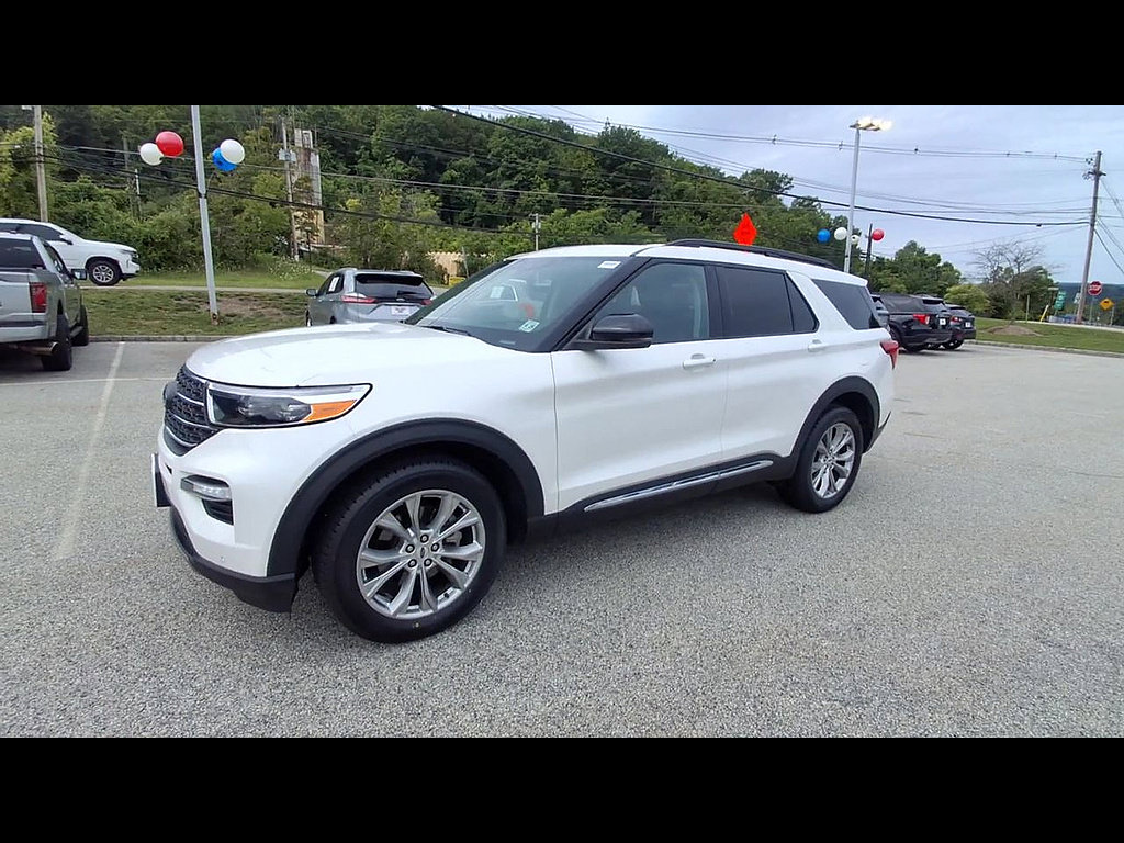 Certified 2024 Ford Explorer XLT w/ Equipment Group 202A AWD/4WD image 4