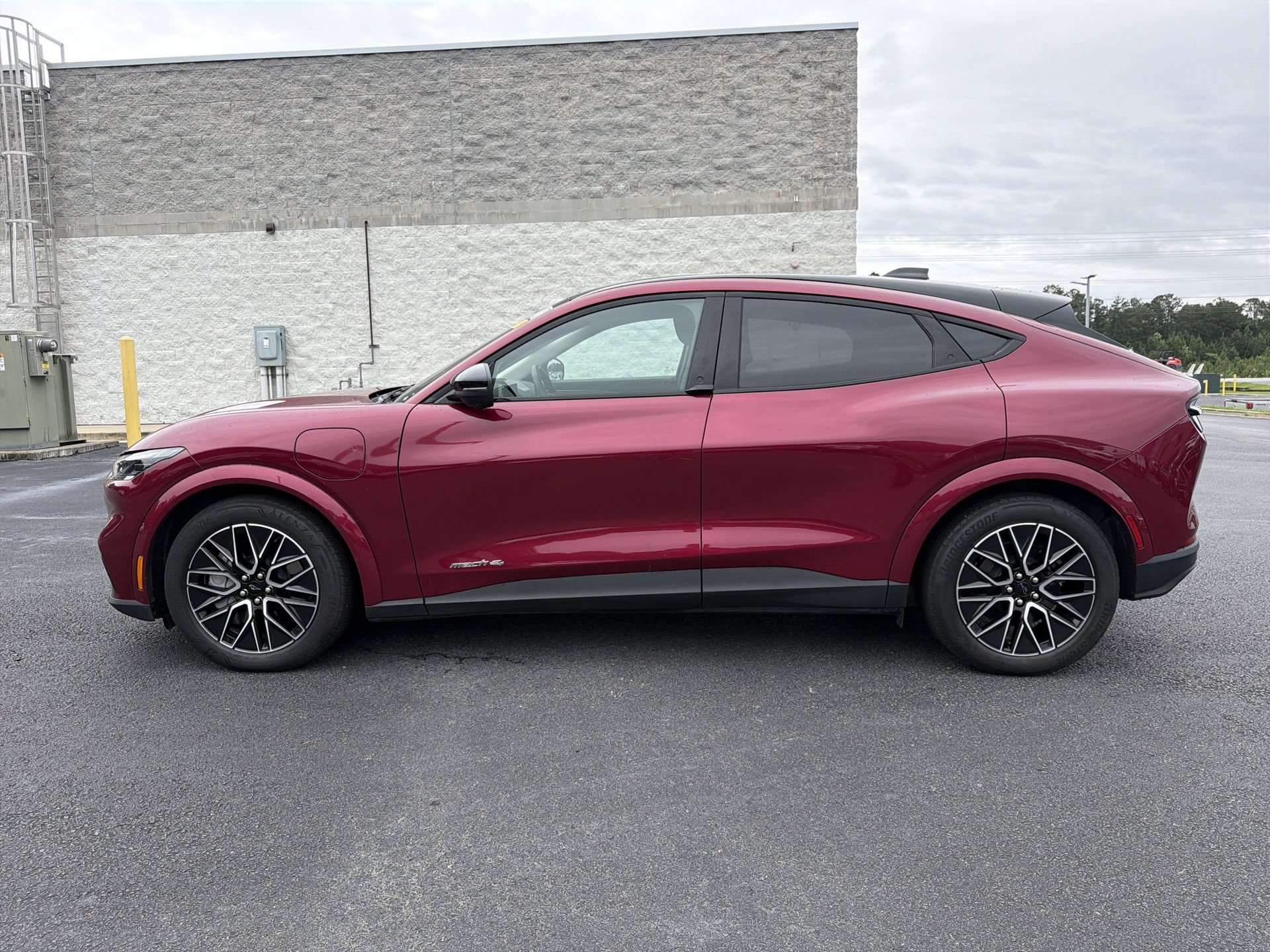 Certified 2025 Ford Mustang Mach-E Premium AWD/4WD image 7