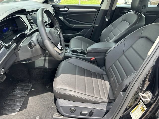 Used 2024 Volkswagen Jetta SE FWD image 16