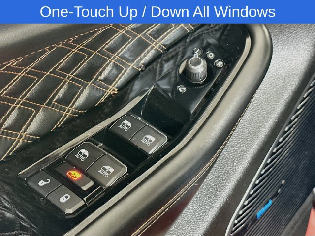 Used 2023 Jeep Grand Cherokee Summit w/ Luxury Tech Group V AWD/4WD image 9