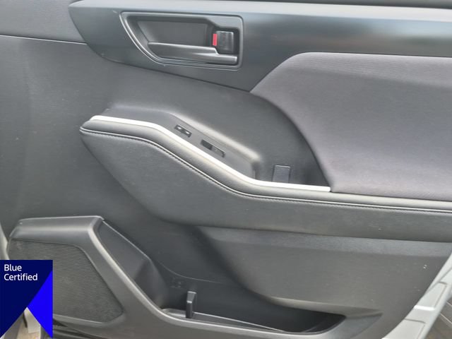 Used 2024 Toyota Highlander LE FWD image 35