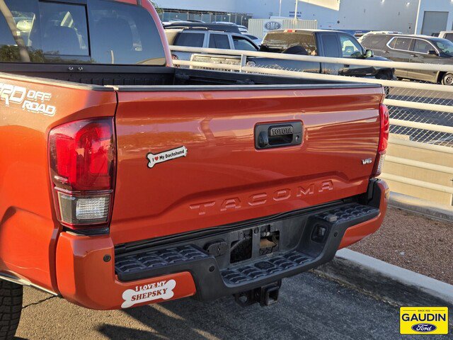 Used 2018 Toyota Tacoma TRD Off-Road w/ Technology Package RWD image 4