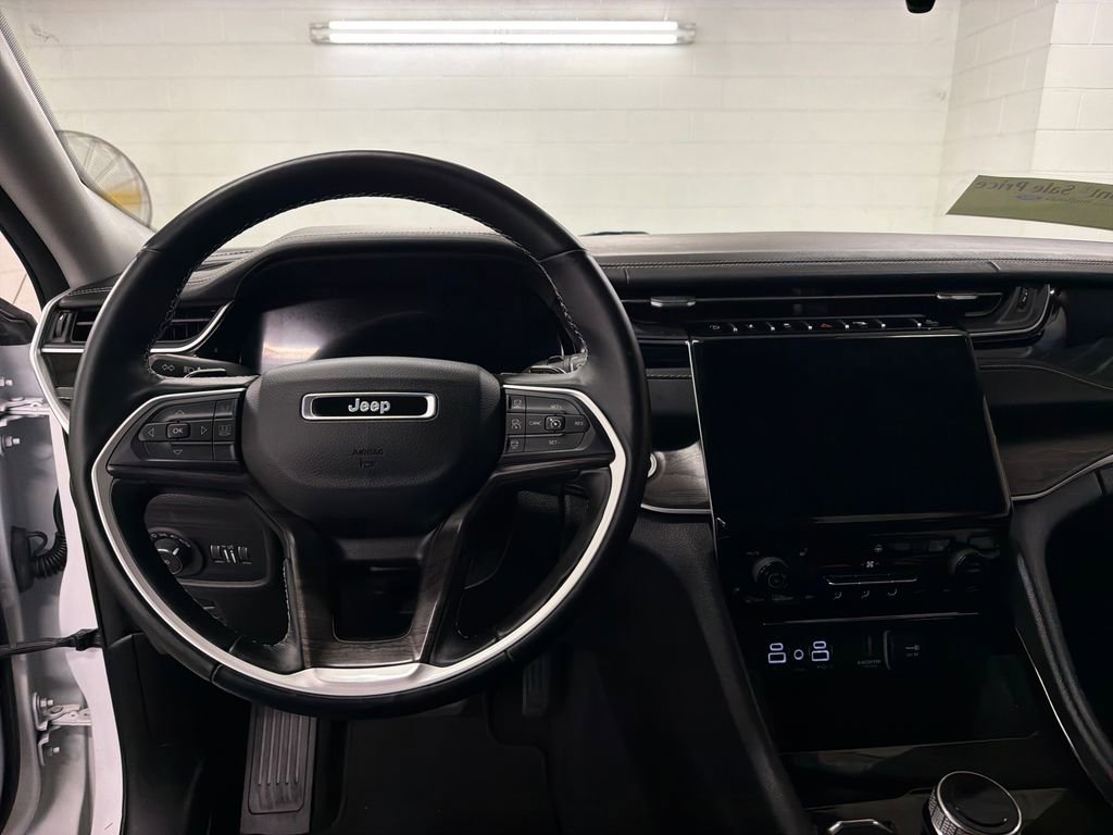 Used 2022 Jeep Grand Cherokee L Limited w/ Black Appearance Package AWD/4WD image 9