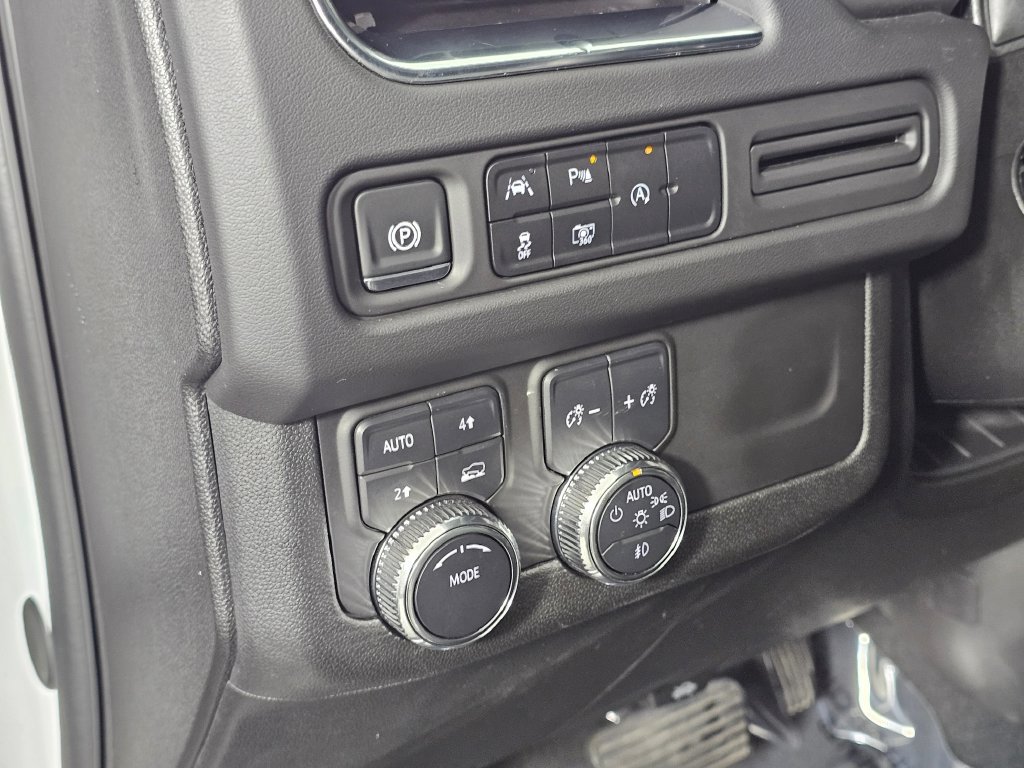 Used 2024 GMC Yukon XL SLT w/ SLT Luxury Package AWD/4WD image 27