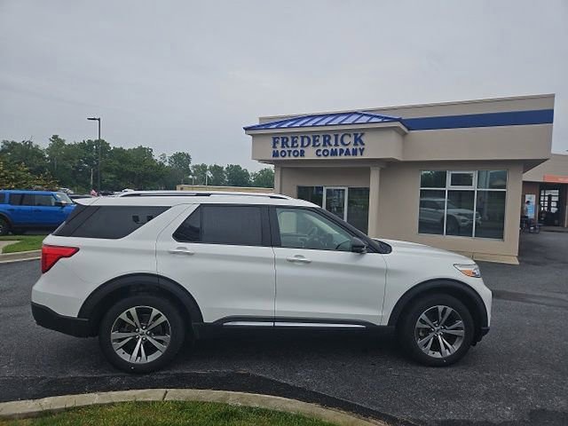 Certified 2020 Ford Explorer Platinum w/ Premium Technology Package AWD/4WD image 3