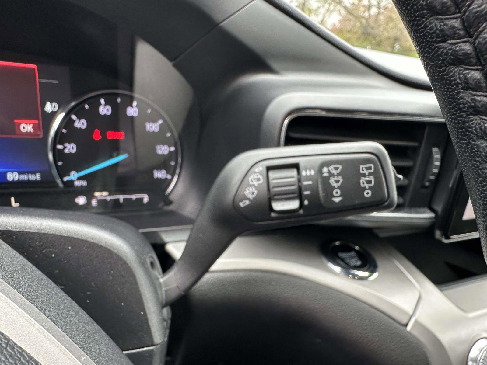 Certified 2022 Ford Explorer XLT w/ Equipment Group 202A AWD/4WD image 29