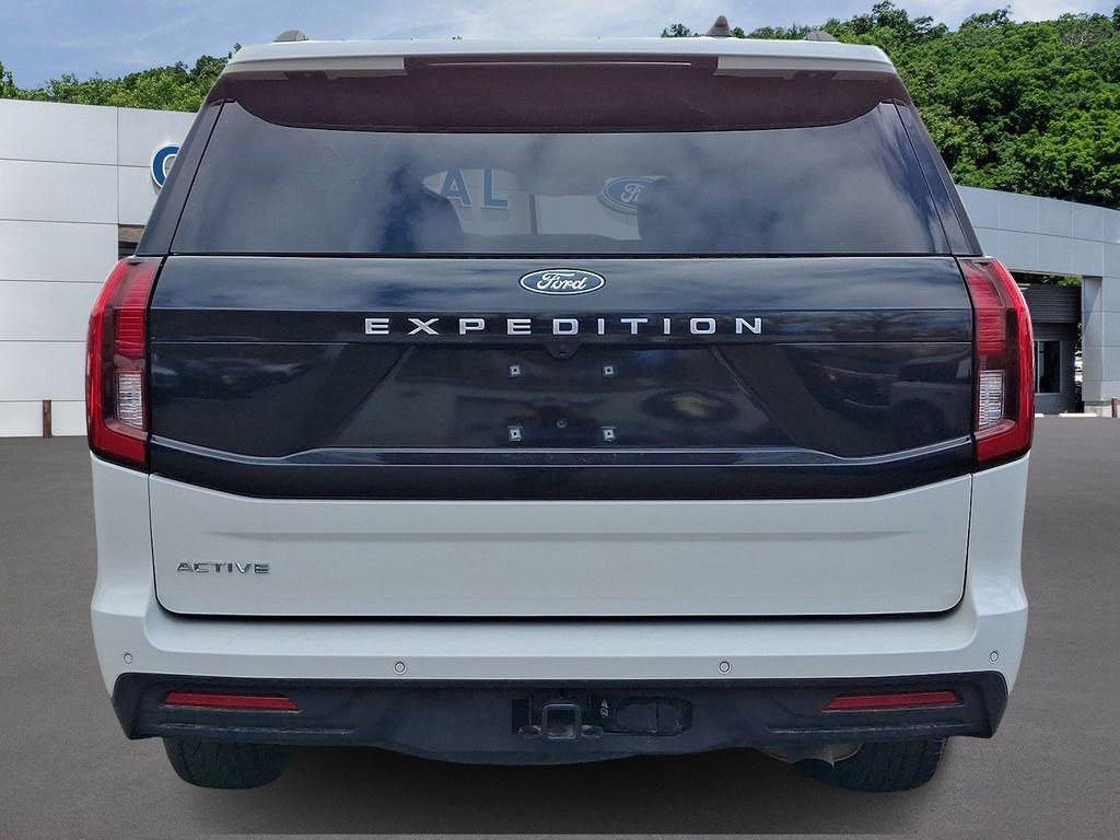 Certified 2025 Ford Expedition Active image 3