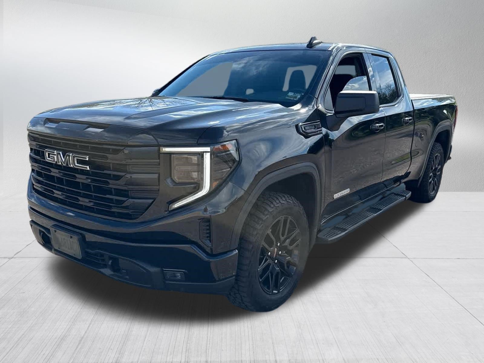 Used 2023 GMC Sierra 1500 Elevation w/ X31 Off-Road Package AWD/4WD image 4