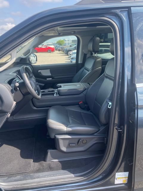 Certified 2025 Ford Expedition Active AWD/4WD image 5