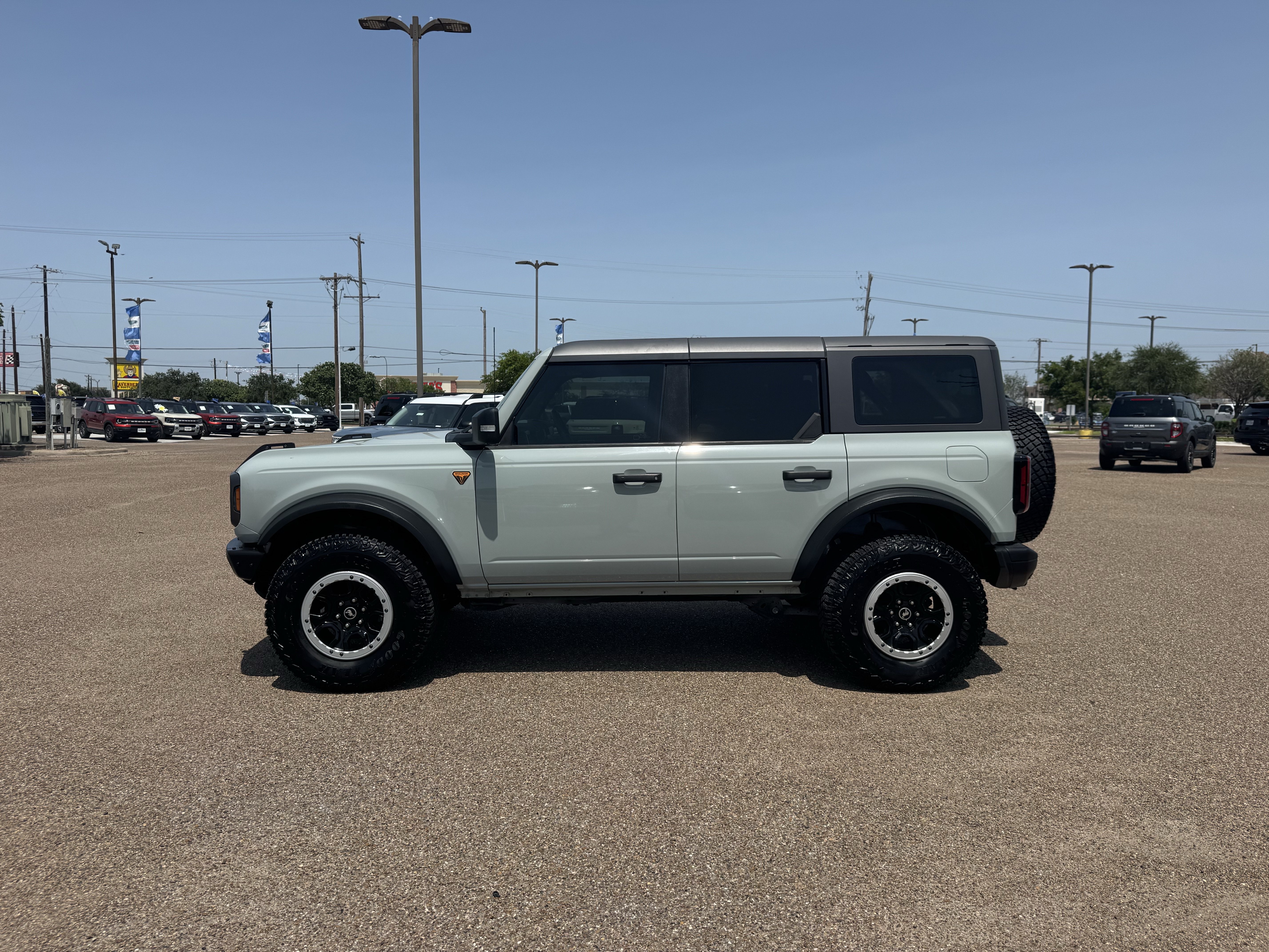 Certified 2023 Ford Bronco Badlands AWD/4WD image 2