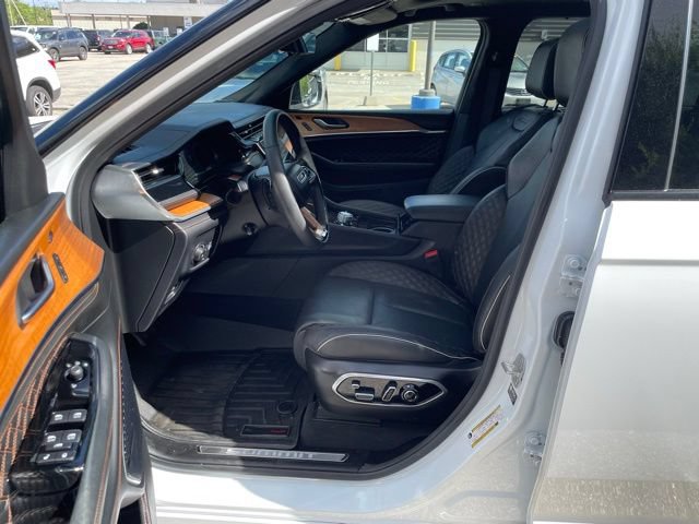 Used 2024 Jeep Grand Cherokee L Summit AWD/4WD image 10