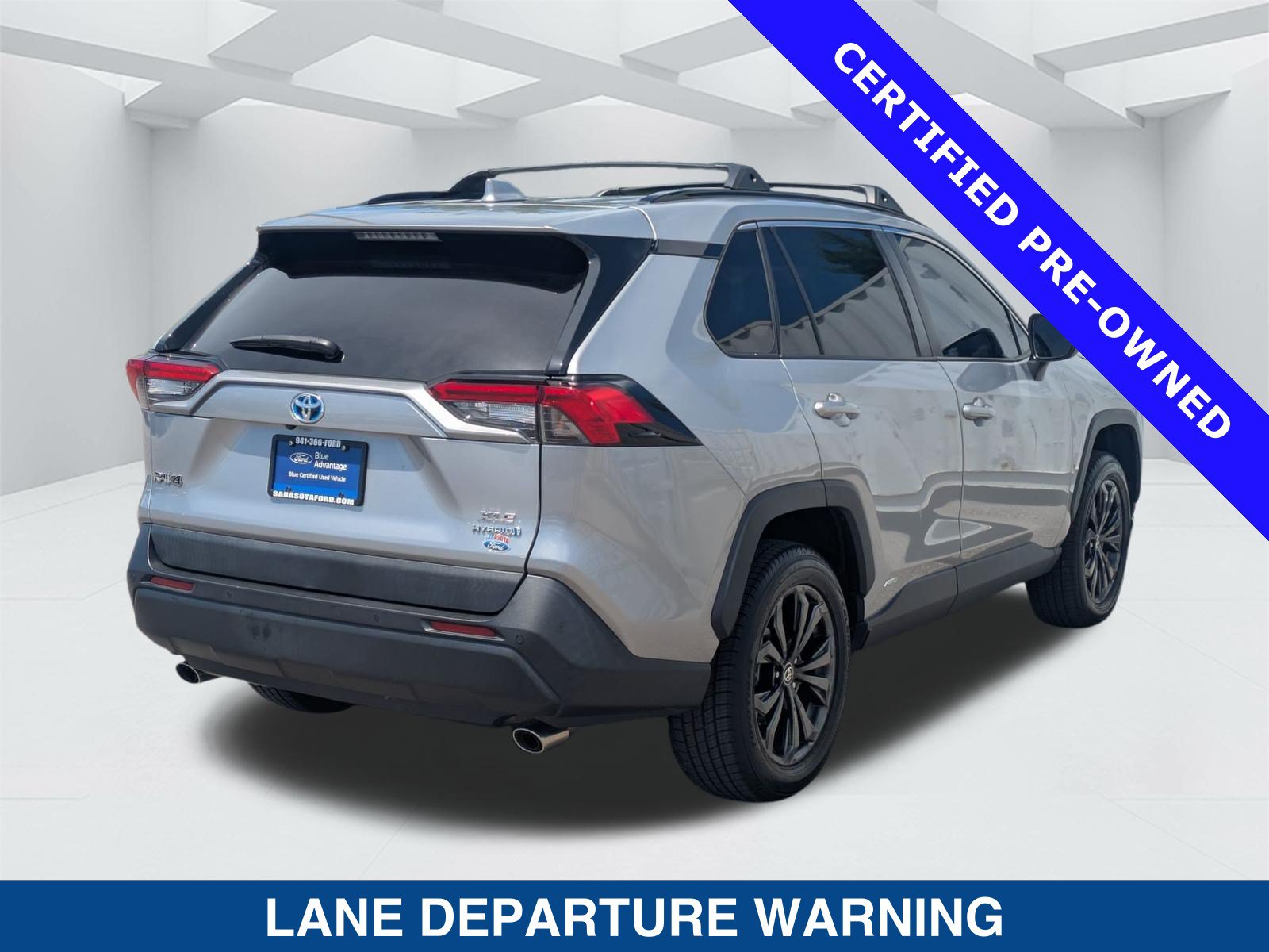 Used 2022 Toyota RAV4 XLE Premium AWD/4WD image 5