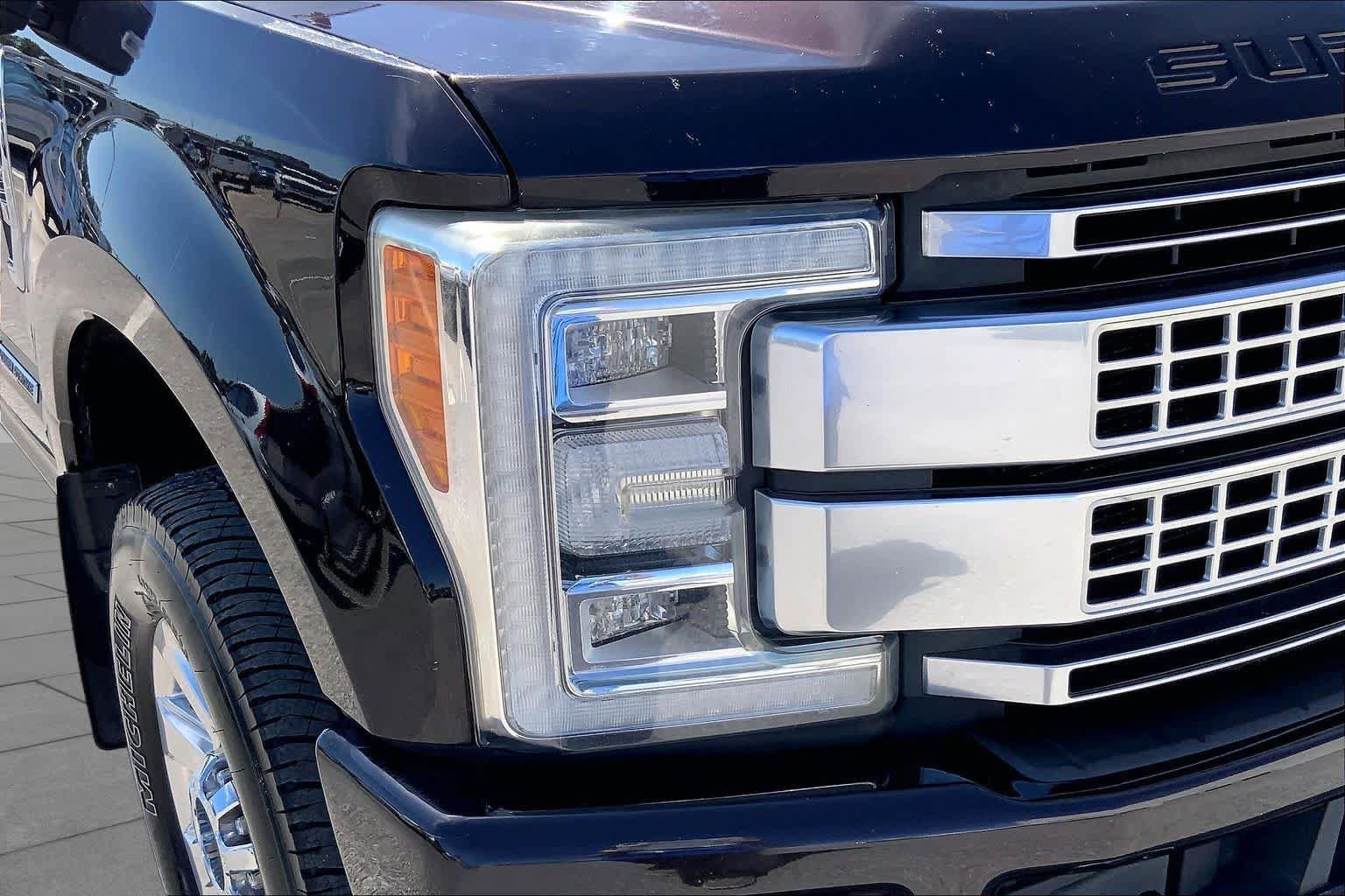 Certified 2019 Ford F250 Platinum w/ Platinum Ultimate Package AWD/4WD image 28