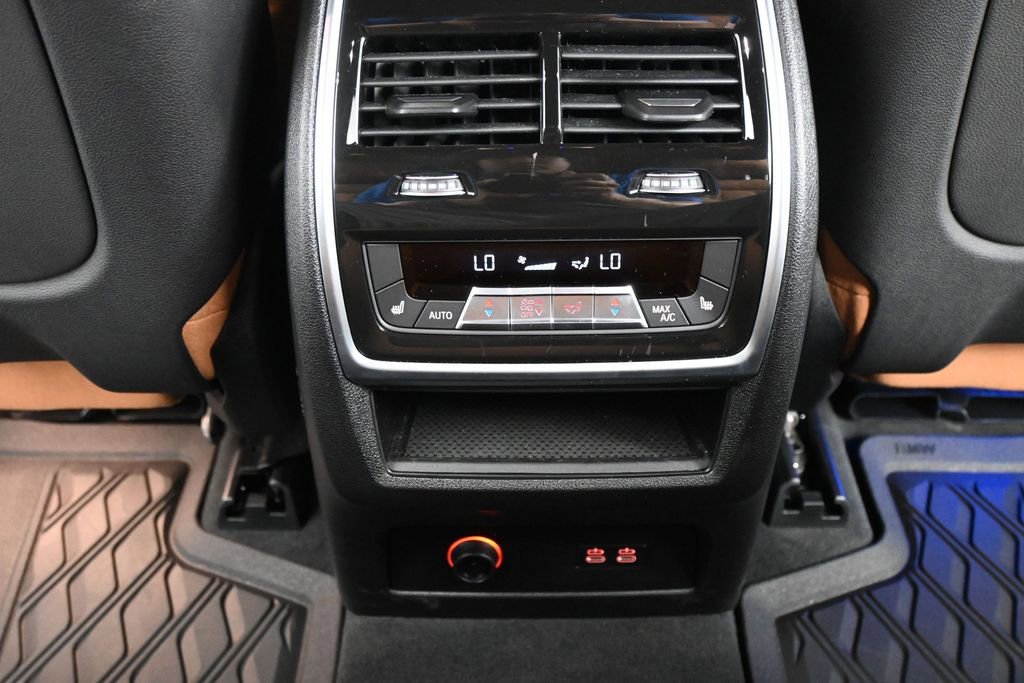 Used 2026 BMW X7 xDrive40i w/ Executive Package AWD/4WD image 21