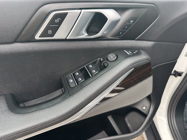 Used 2021 BMW X5 xDrive45e w/ Premium Package AWD/4WD image 22