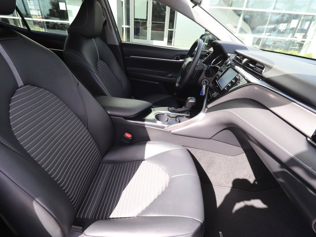 Used 2020 Toyota Camry SE FWD image 12