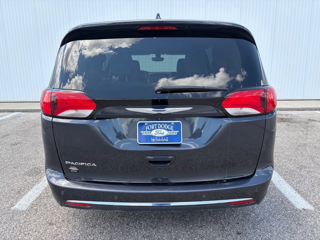 Used 2020 Chrysler Pacifica Touring-L Plus FWD image 6