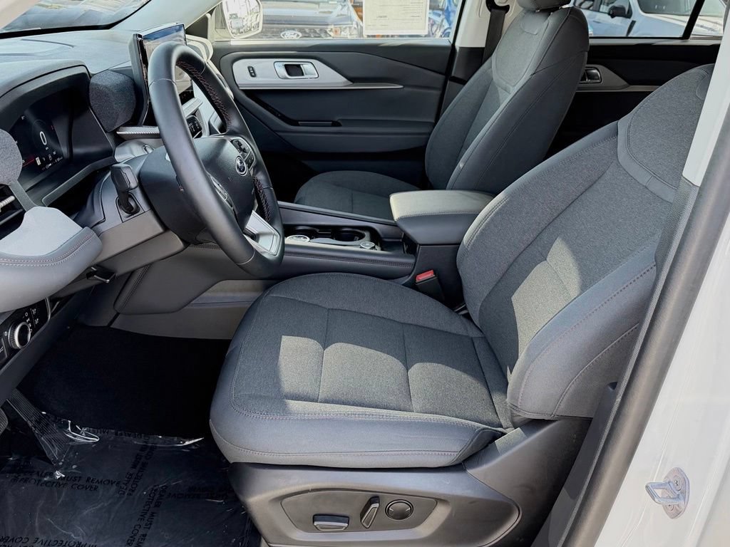 Certified 2025 Ford Explorer Active RWD image 16