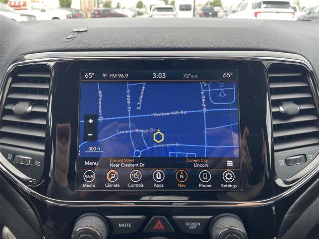 Used 2021 Jeep Grand Cherokee Laredo AWD/4WD image 24