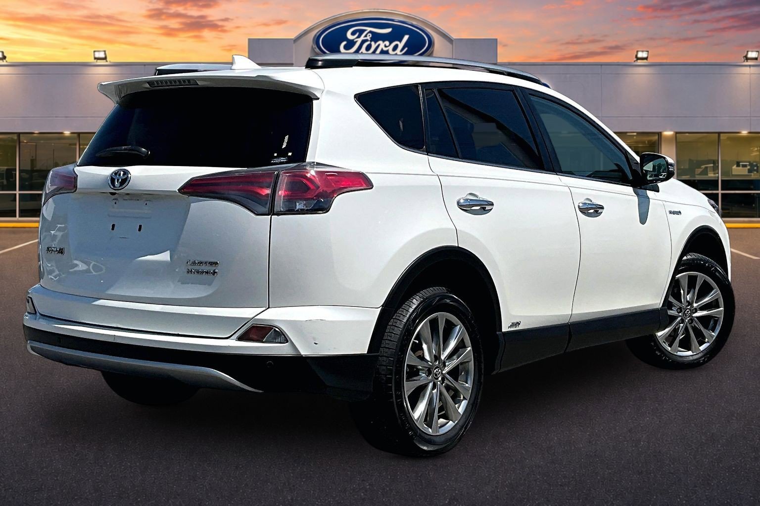 Used 2017 Toyota RAV4 Limited w/ Advanced Technology Package AWD/4WD image 13