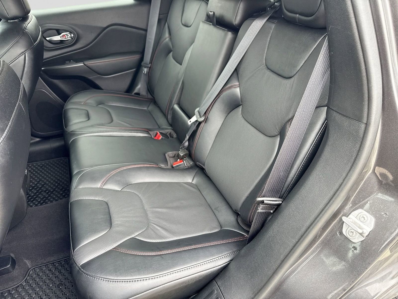 Used 2022 Jeep Cherokee Trailhawk w/ Trailhawk Elite Value Package image 21