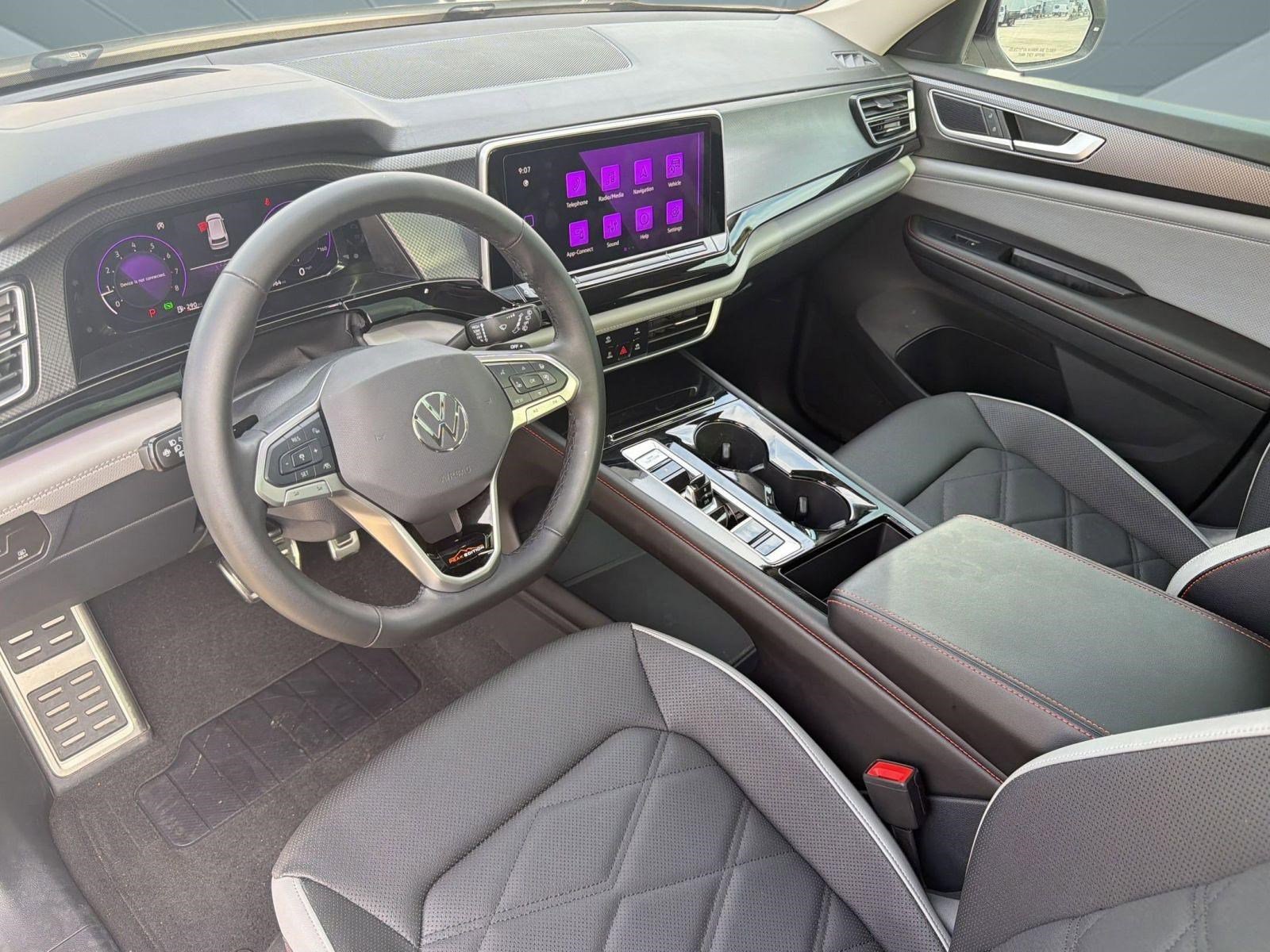 Used 2024 Volkswagen Atlas Peak Edition SEL AWD/4WD image 4