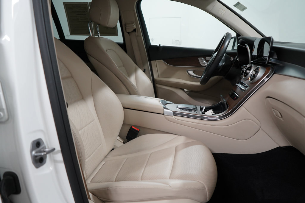 Used 2022 Mercedes-Benz GLC 300 4MATIC w/ Premium Package Lite image 22