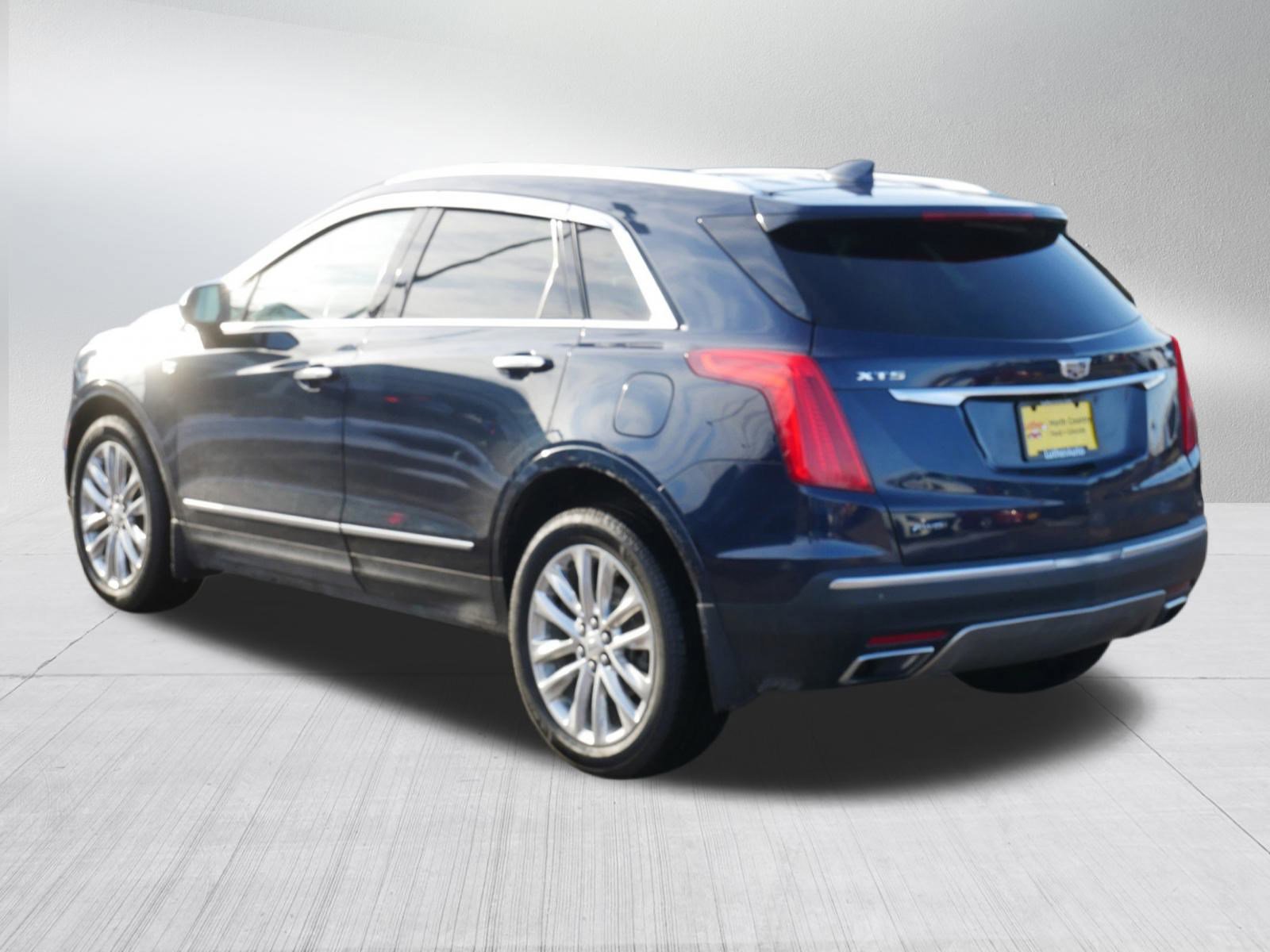 Used 2017 Cadillac XT5 Platinum image 3