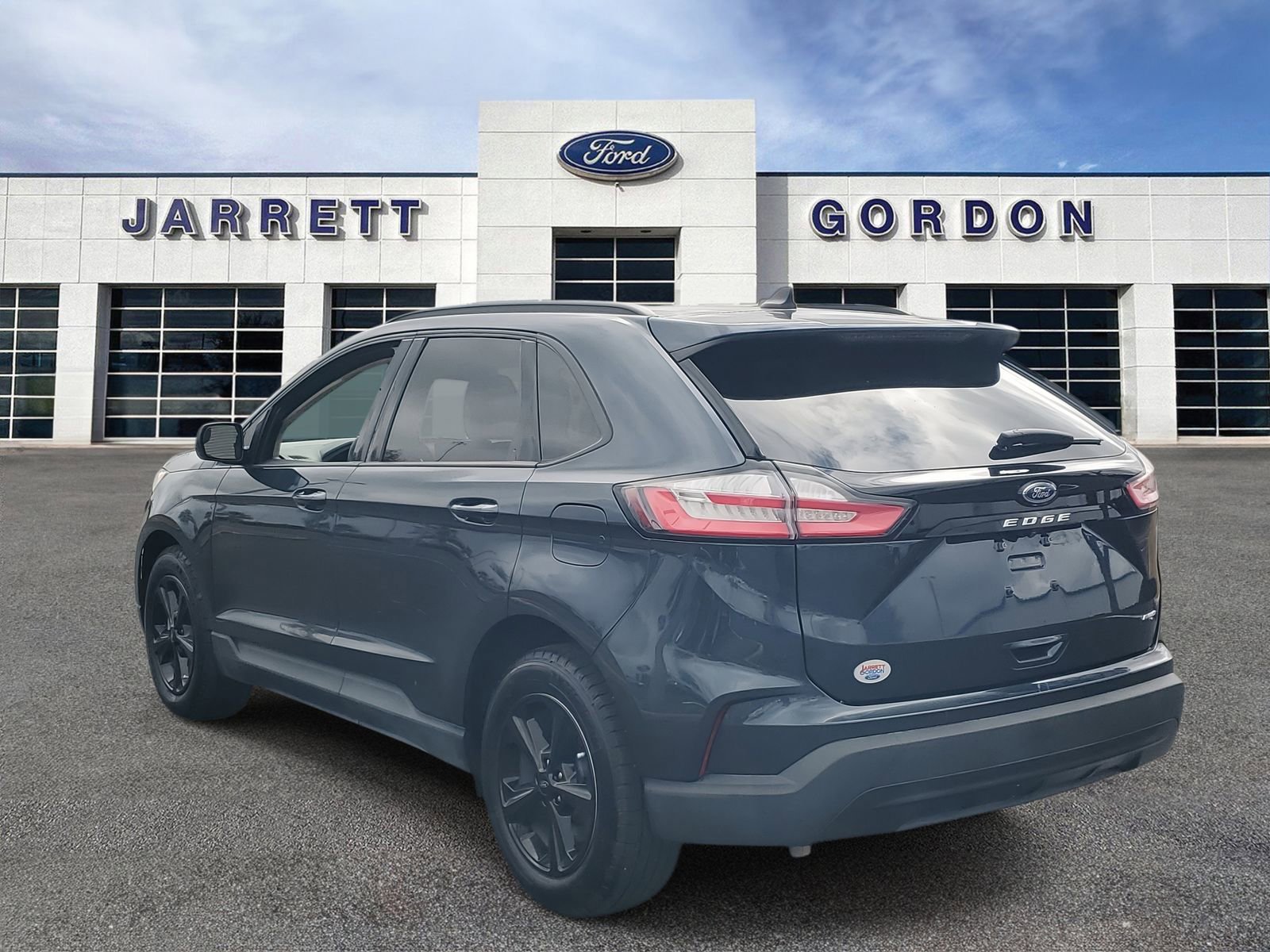 Certified 2024 Ford Edge SE image 2