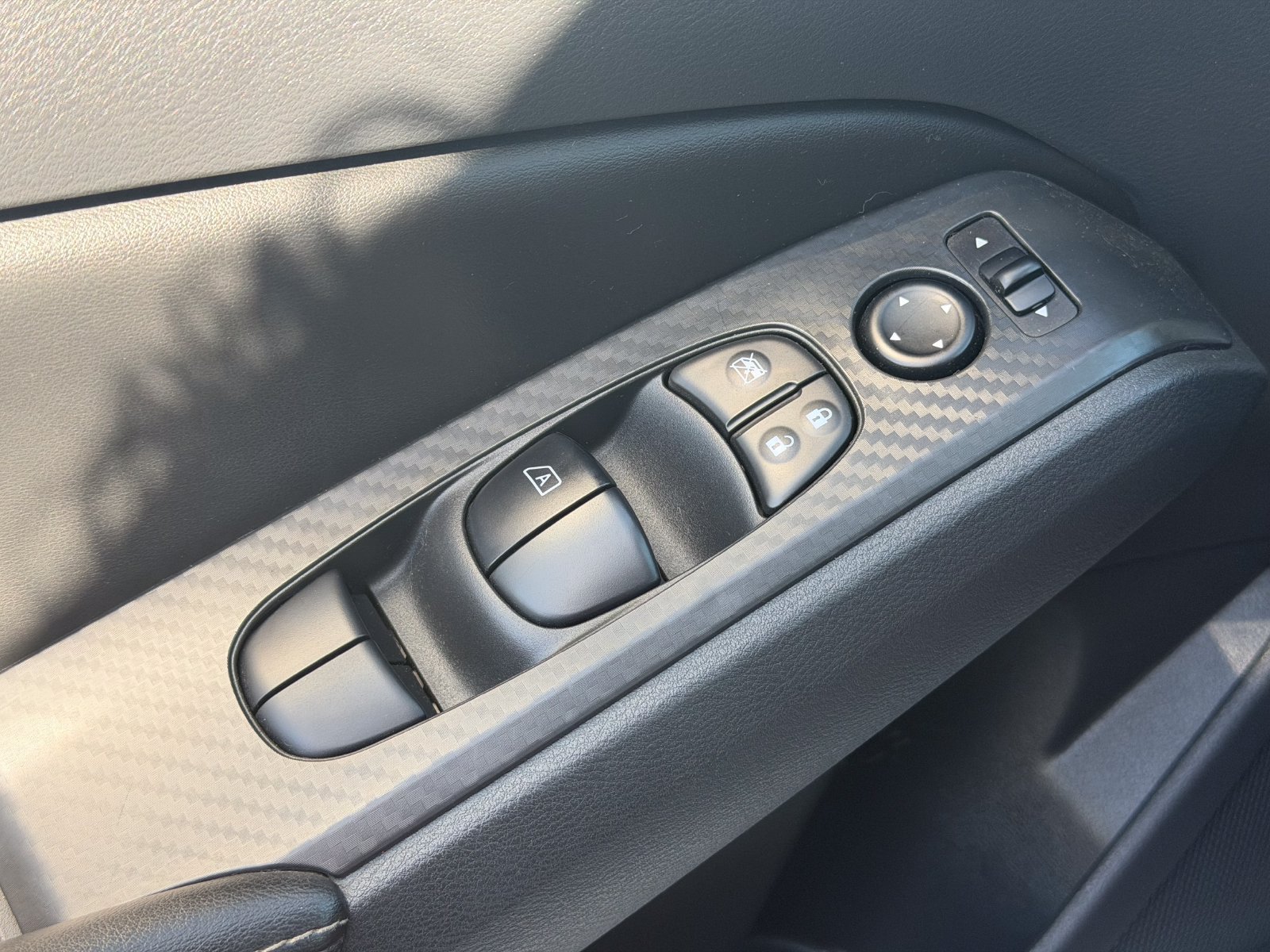 Used 2024 Nissan Altima 2.5 SV FWD image 14