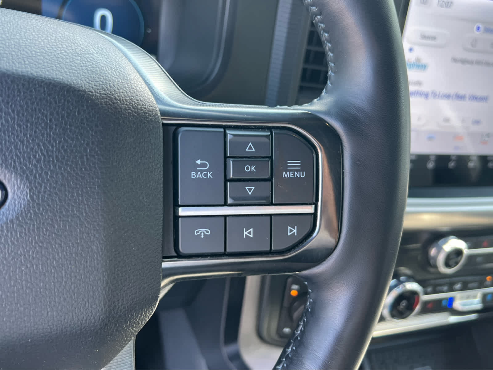 Certified 2025 Ford F150 Platinum w/ FX4 Off-Road Package AWD/4WD image 34