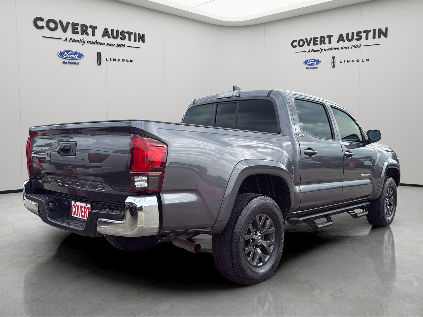 Used 2020 Toyota Tacoma SR5 w/ SR5 Appearance Package (SM) RWD image 3