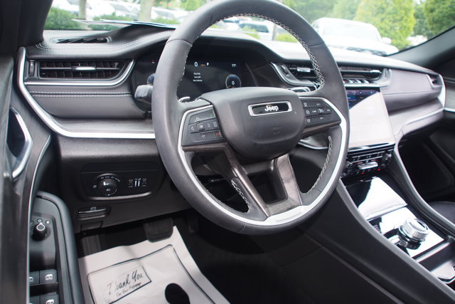 Used 2024 Jeep Grand Cherokee Limited w/ Black Appearance Package AWD/4WD image 18