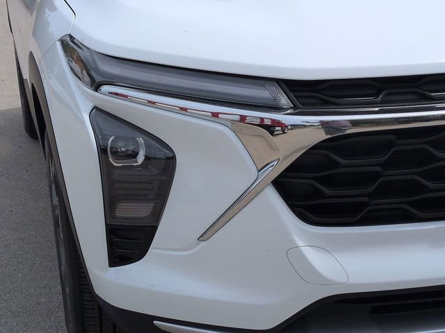 Used 2025 Chevrolet Trax LT w/ LT Convenience Package image 11