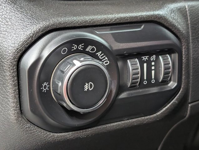 Used 2019 Jeep Wrangler Unlimited Sahara AWD/4WD image 9
