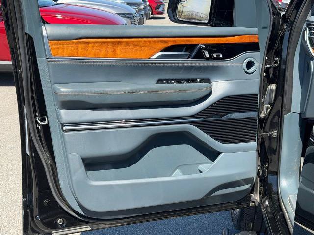 Used 2022 Jeep Grand Wagoneer Series II w/ Convenience Group III AWD/4WD image 15