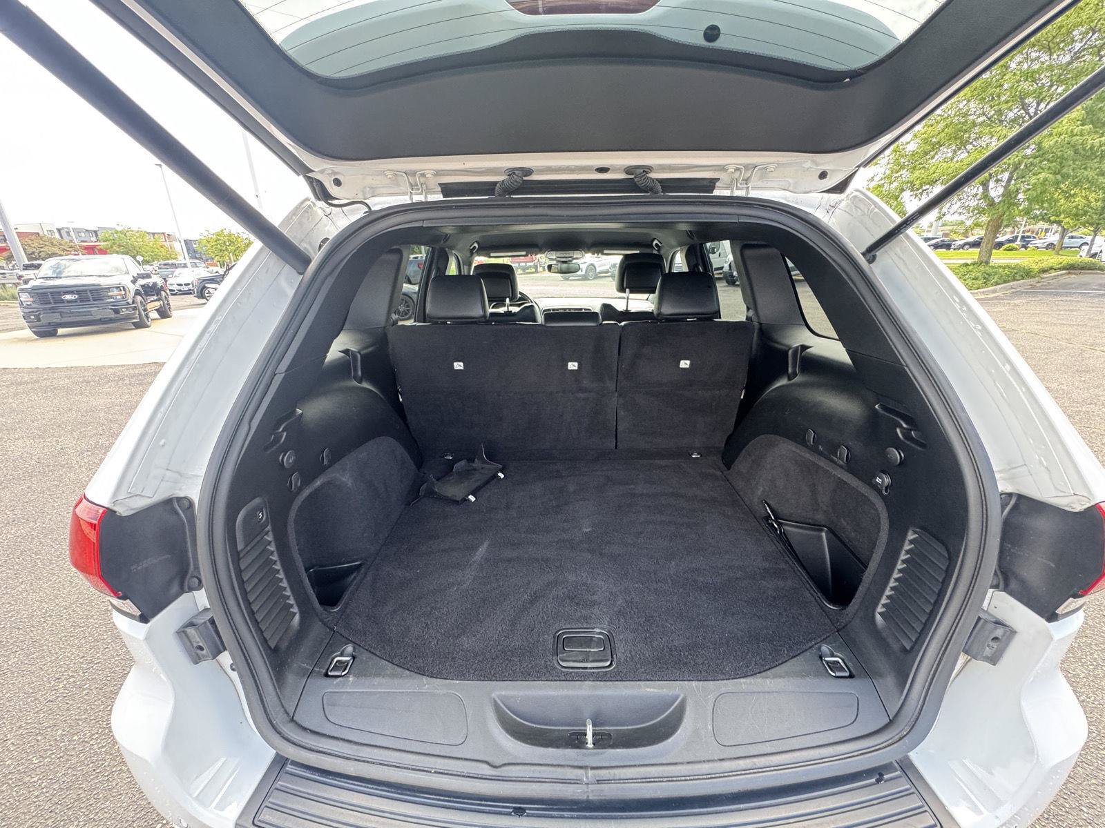 Used 2020 Jeep Grand Cherokee Altitude AWD/4WD image 17